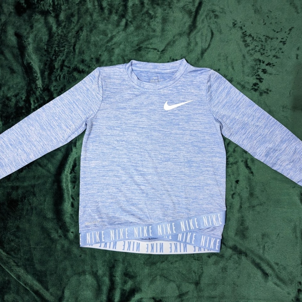 Nike Girl's Dri-Fit Therma Long Sleeve Shirt. Size 6